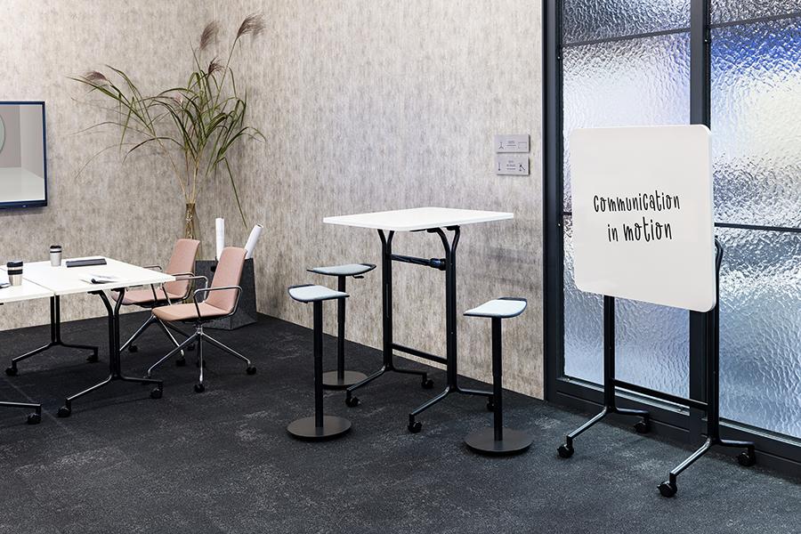 Broeinest Wiesner-Hager Orgatec 2022 Motion klaptafel